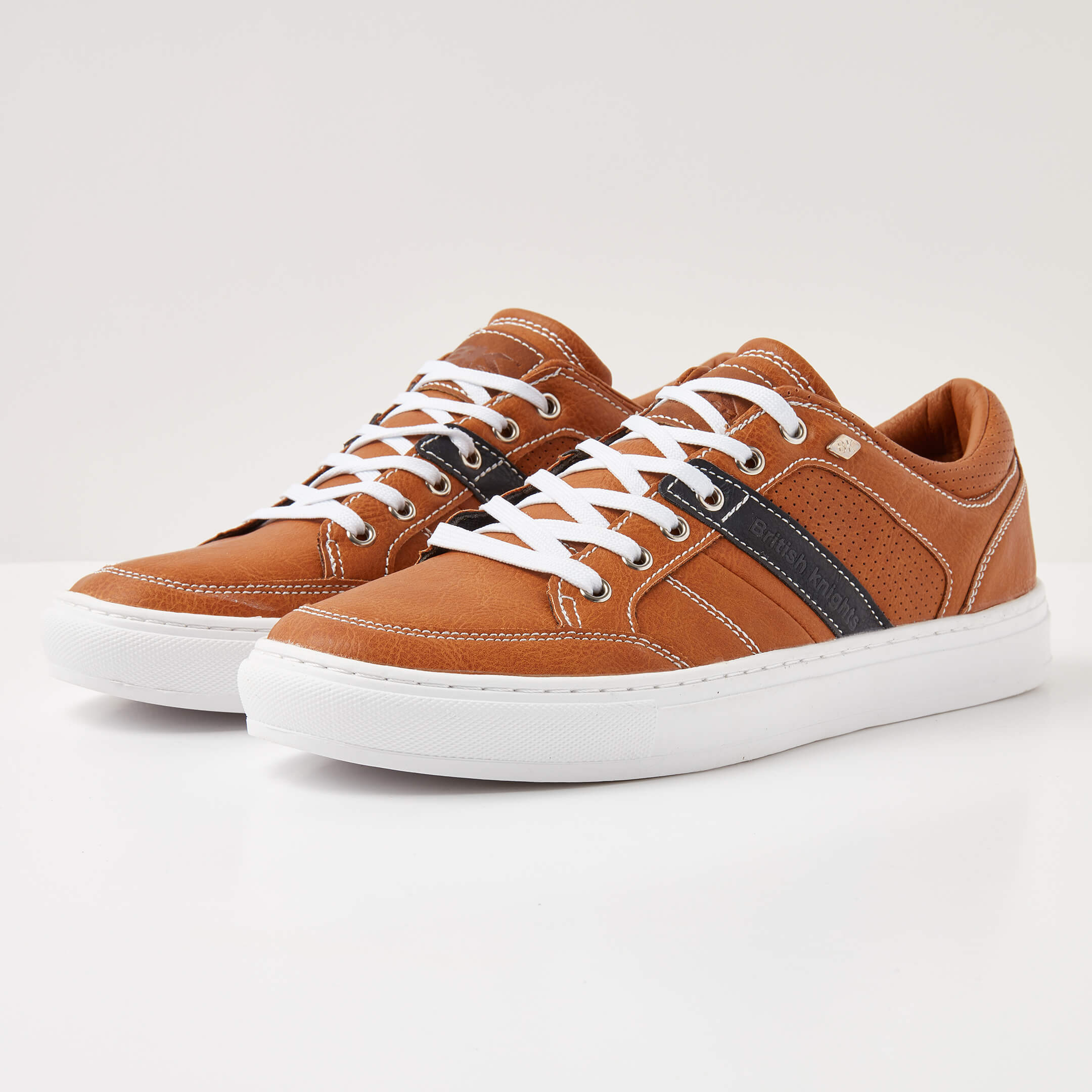 British Knights Sneaker Front view  B43-3630-03 COVE LOW-TOP MALE