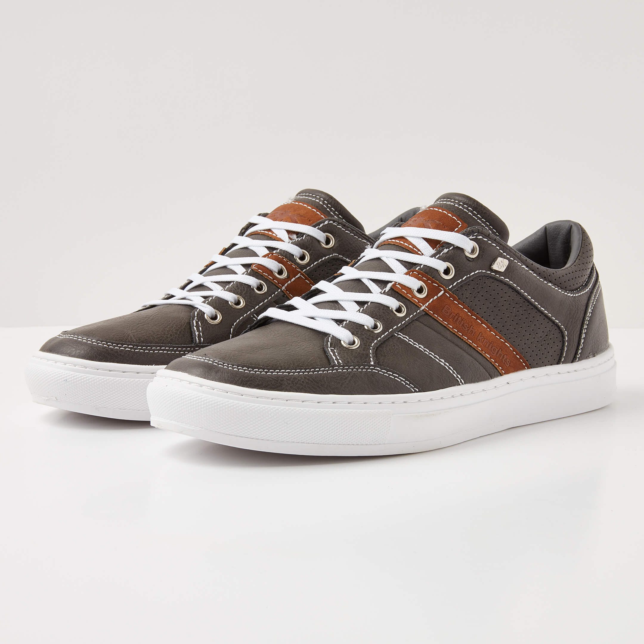 British Knights Sneaker Front view  B43-3630-04 COVE LOW-TOP MALE