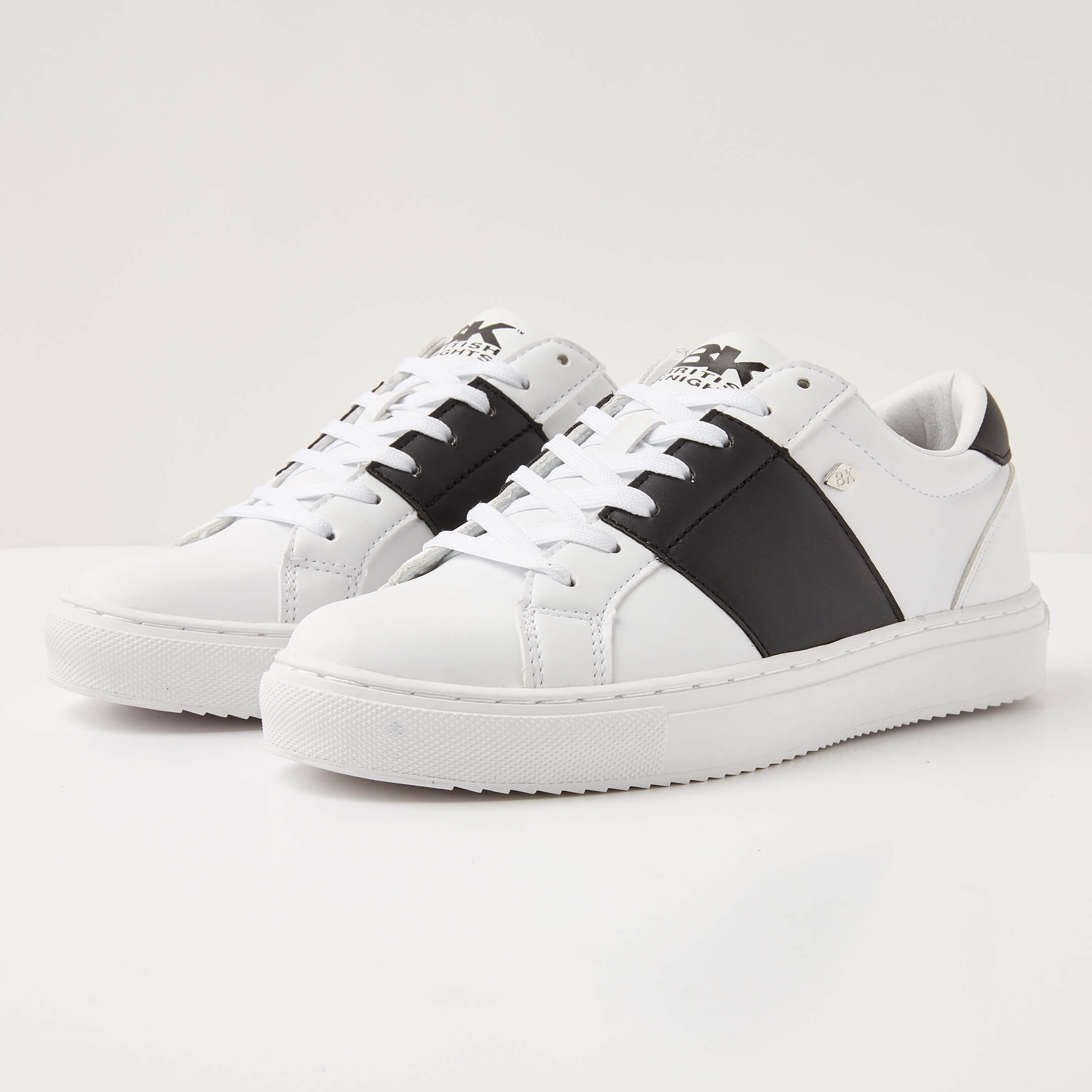 British Knights Sneaker Front view  B43-3665-01 LUX LOW-TOP FEMALE