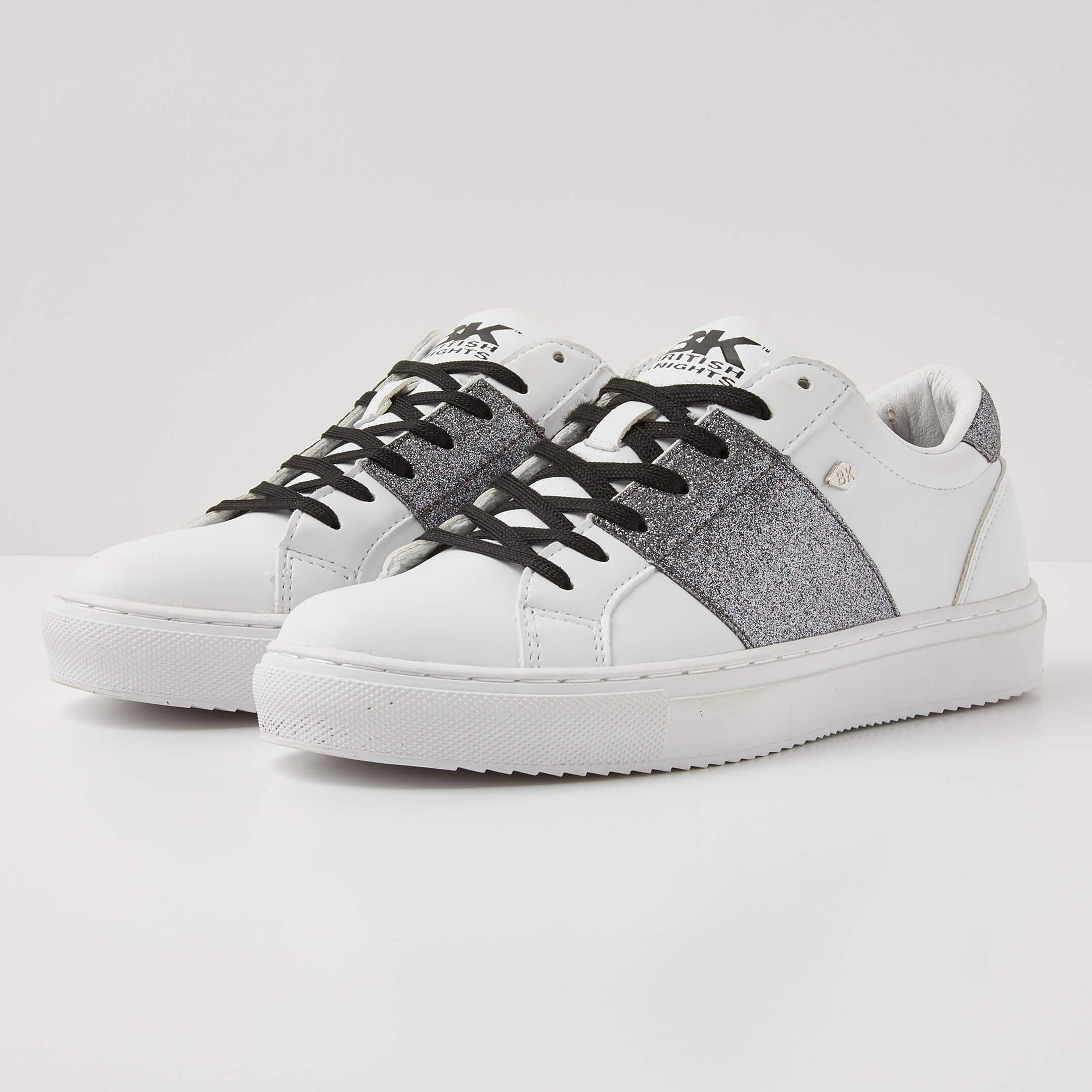 British Knights Sneaker Front view  B43-3666-02 LUX LOW-TOP FEMALE