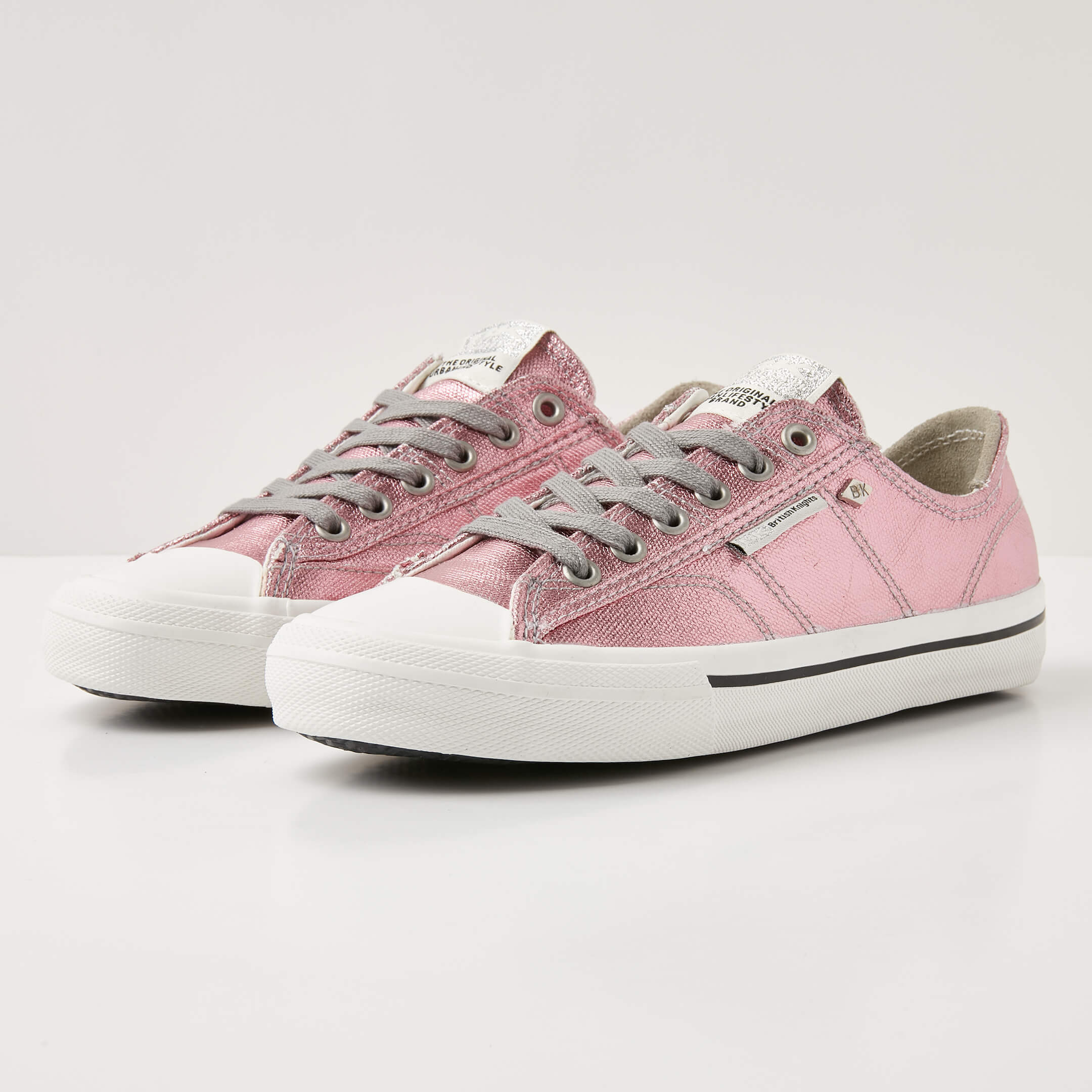 British Knights Sneaker Front view  B43-3735-03 CHASE LOW-TOP FEMALE