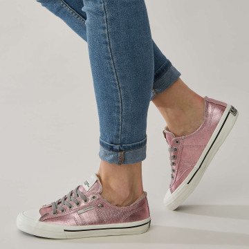 Model  B43-3735-03 CHASE LOW-TOP FEMALE